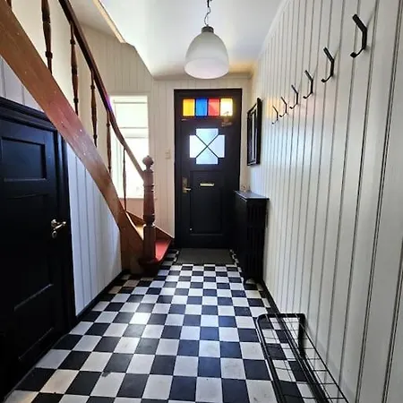 Holiday home Capacious Downtown Vintage Gem *