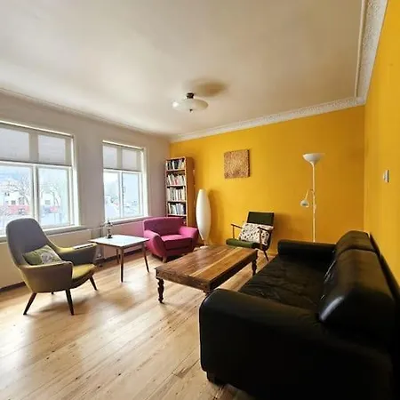 Capacious Downtown Vintage Gem Holiday home