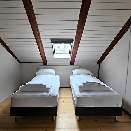Holiday home Capacious Downtown Vintage Gem *